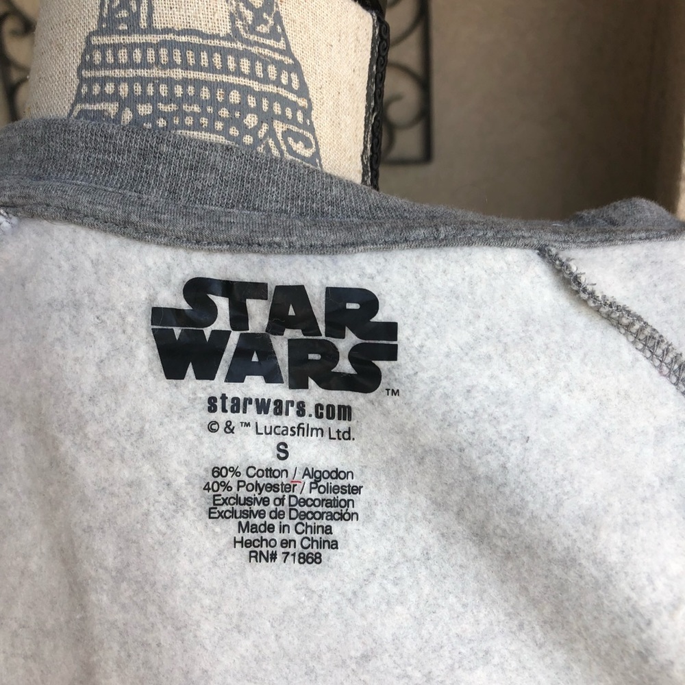 Star Wars sweater. - Picture 5 of 6